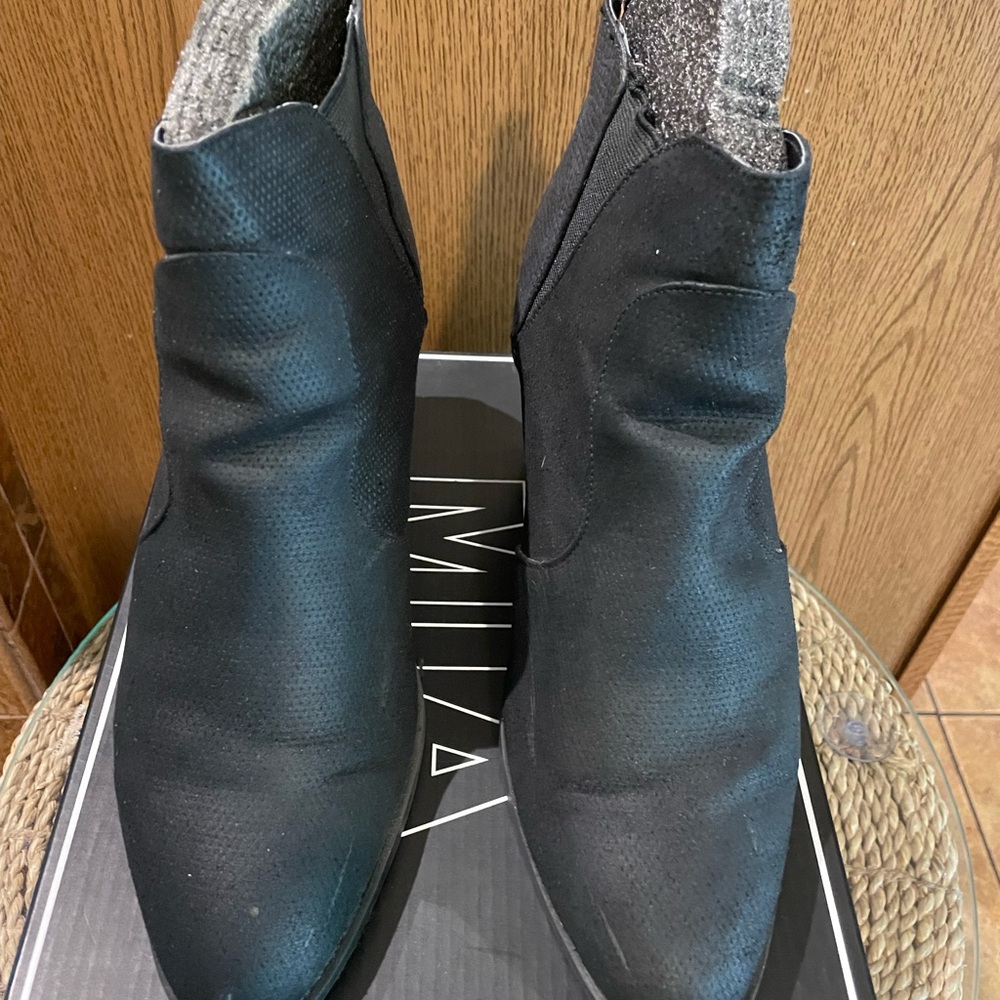 MIA Black Shoe Box with Label